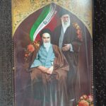 قاب پوستر شیشه دار حضرت امام و آقا ایستاده