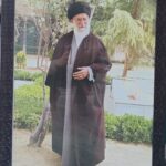 قاب پوستر شیشه دار حضرت آقا ایستاده